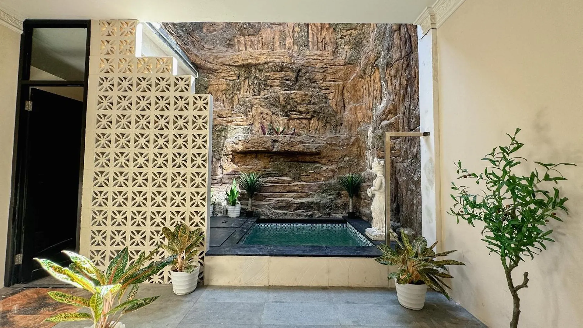 Merdeka Kuta Guesthouse Legian  Indonesia